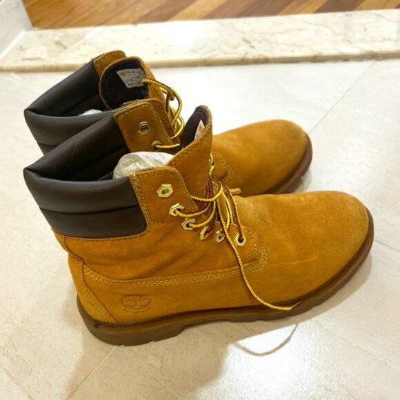 Timberland Boots - Woman Size 8 - Picture 1 of 6